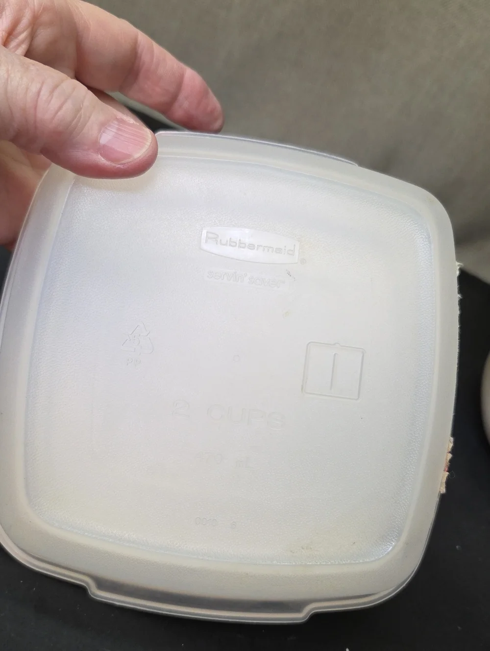 4 Rubbermaid Containers With Lids‎